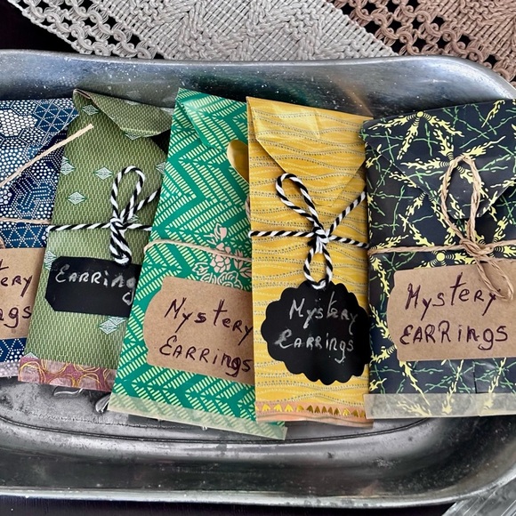 Mystery bag earrings ~ Surprise Earrings ~ vintage stud earrings 3 pairs - Picture 8 of 8